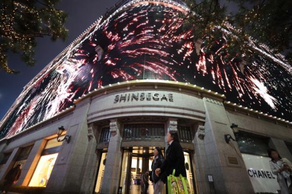 Shinsegae stands out among department stores with .3 billion sales