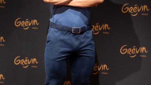 巨石强森恳求巴黎博物馆更新他蜡像的肤色