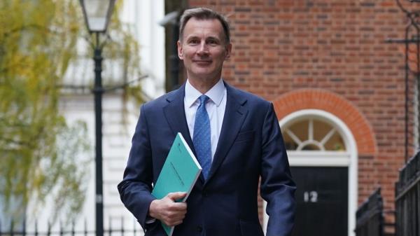 智囊团称，到本届议会结束时，英国家庭的收入将减少1900英镑