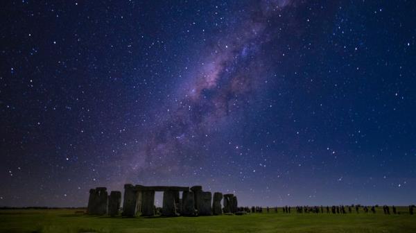 Sto<em></em>nehenge Milky Way night sky