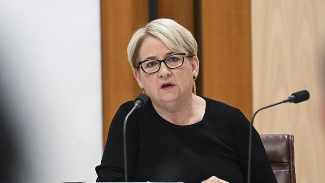 Uber, Menulog and Doordash ?appear before the senate inquiry into the government's industrial relations legislation.
